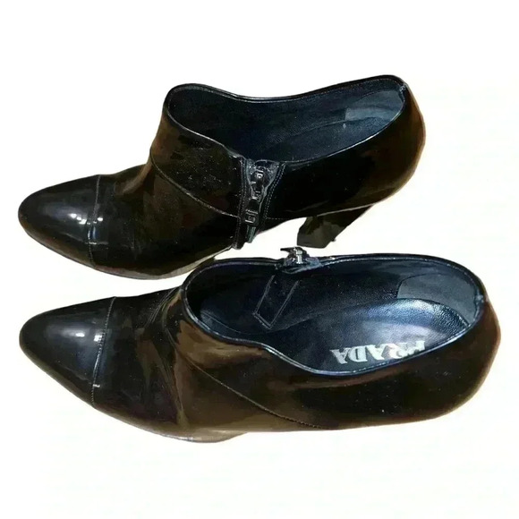 PRADA Semi Pointed Black Patent Leather Ankle Boots Concealed Zip Closure SZ 8.5 - Picture 4 of 9